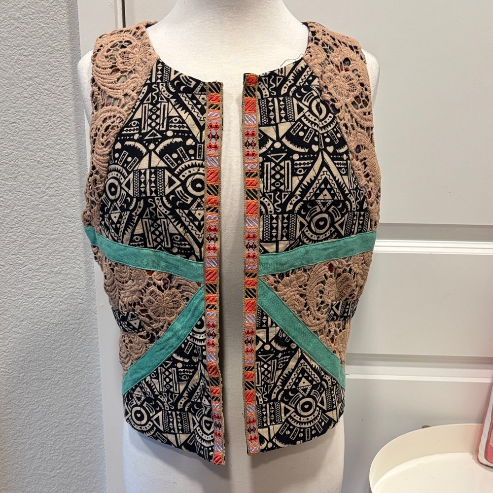 Gimmicks by BKE Bohemian Mixed Media Vest